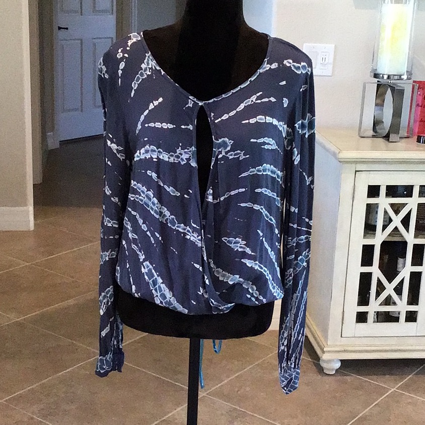Yfb Open Front Top, Tie Dye Blue, Elastic Bottom, Size Medium